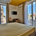 La Gaetana - Un Letto Ideale Отель типа 